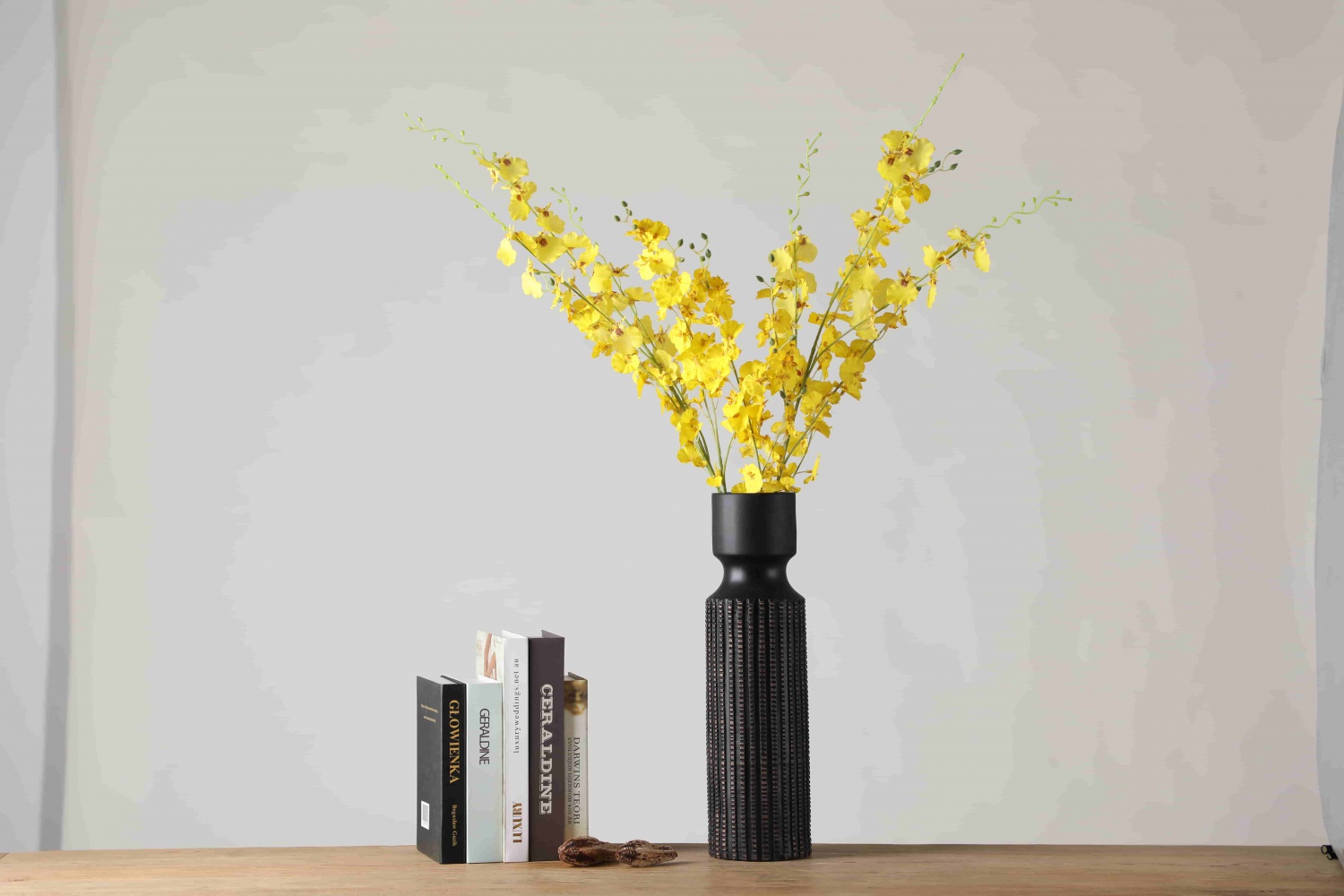 Nordic Black Handmade Vase Decor Home Decoration Tall Resin Vase Ornaments Flower Vases