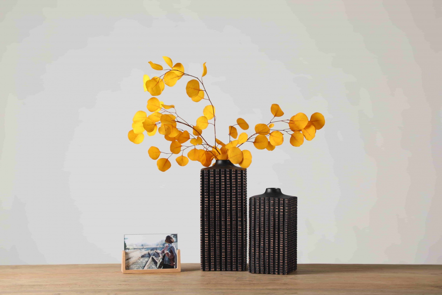 Wholesale Handmade Nordic Black Resin Flower Vase Home Accessories Ornaments Resin Art Decor Flower Vase Home Art Resin Vase