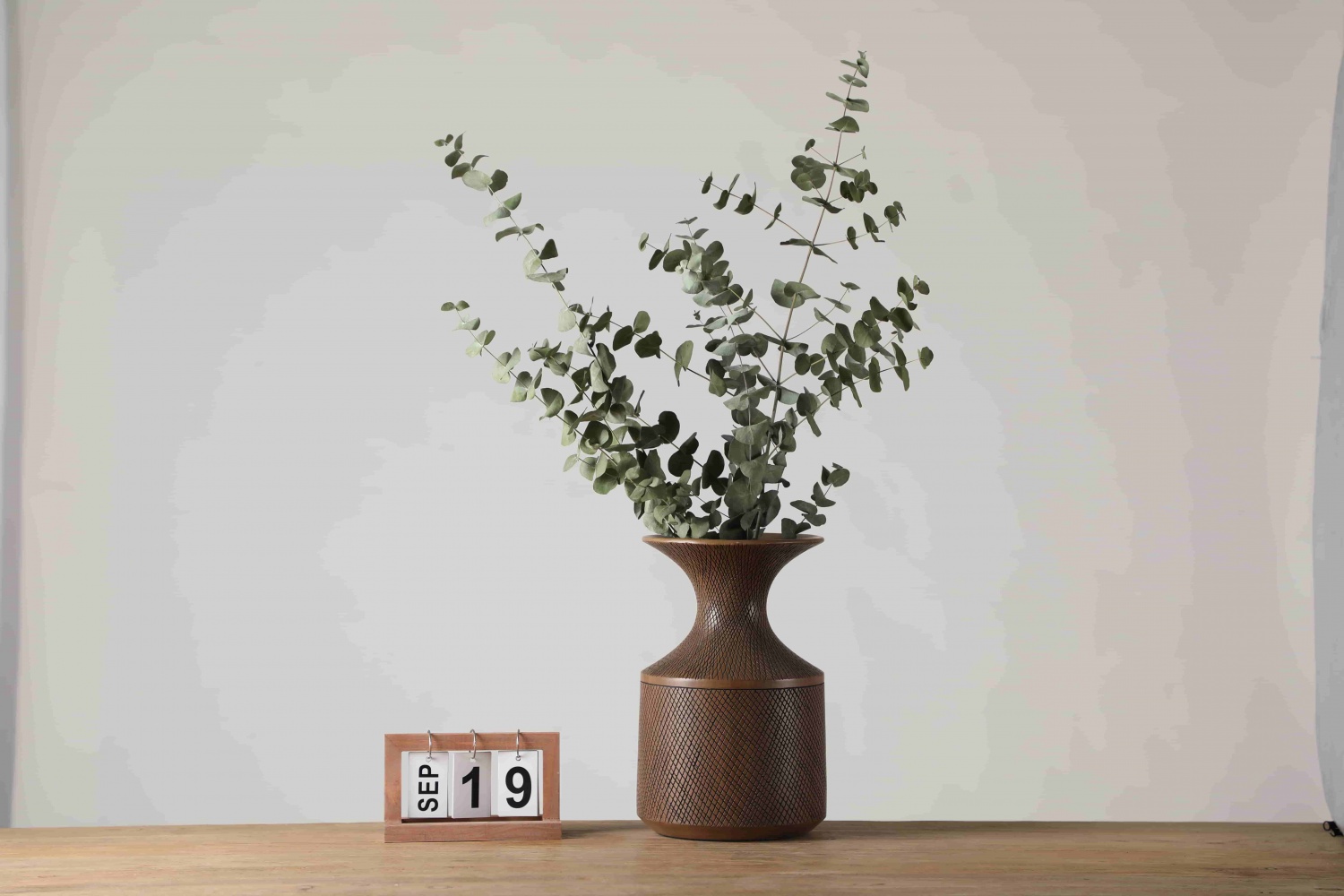 New Trend Home Furniture Decoration Resin Craft Ornament Table Top Flower Vase for Home Decor