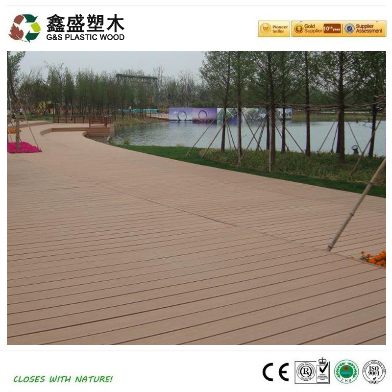 防腐塑木栈道在户外景观中的使...