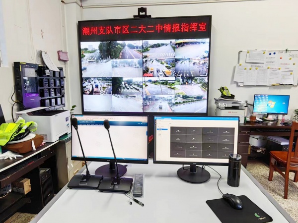 潮州市交警支队某情报指挥中心49寸2X2液晶拼接幕墙