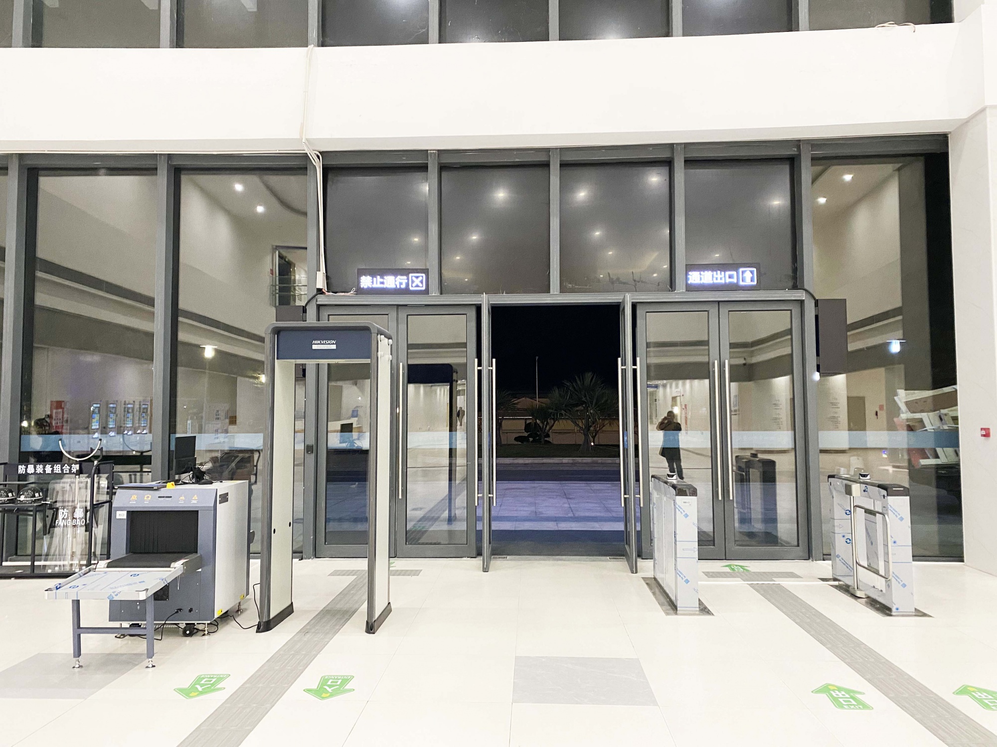 潮州市中心医院出入口智能安保检测系统