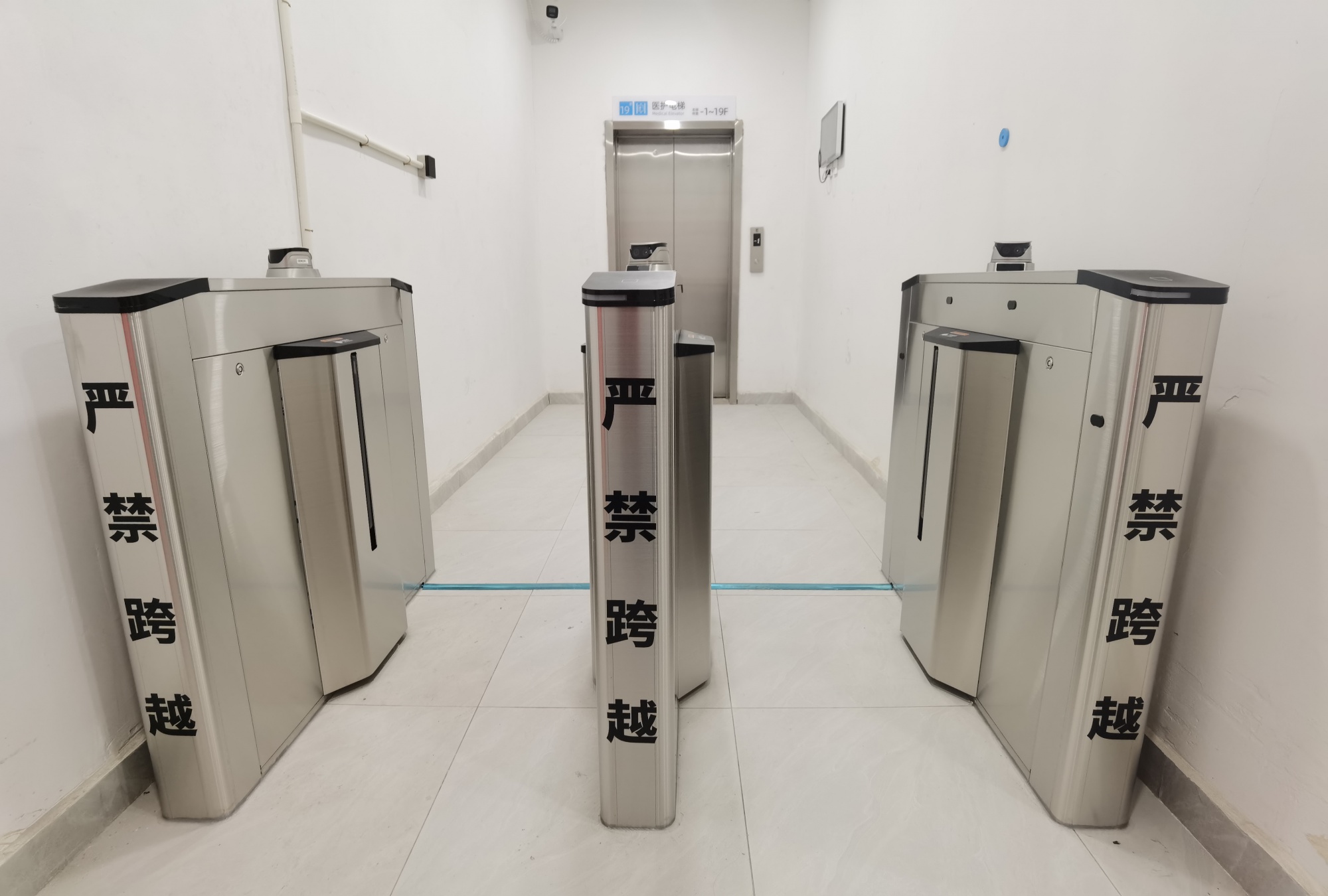 潮州市中心医院出入口无感速通管控系统