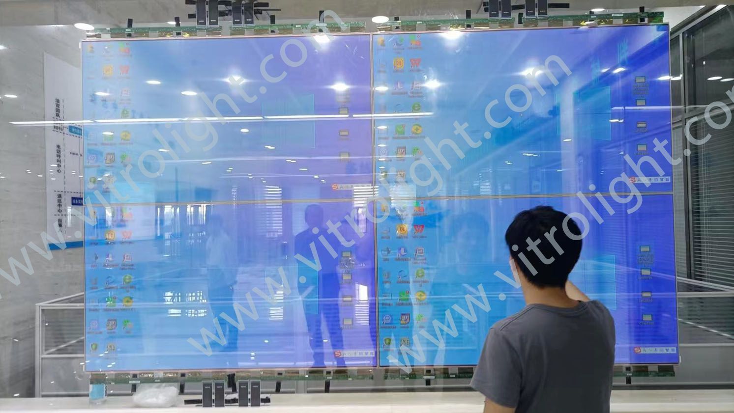 ����ʡ�������������м�����Ժ2��2͸��OLEDƴ����