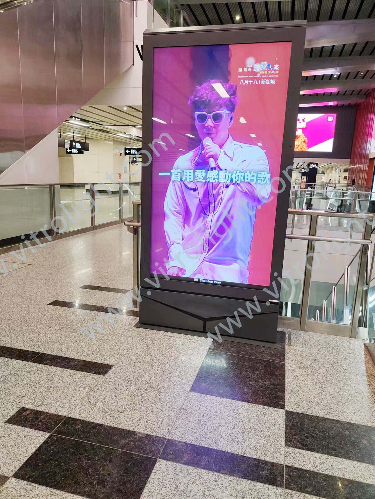 新加坡86寸广告机