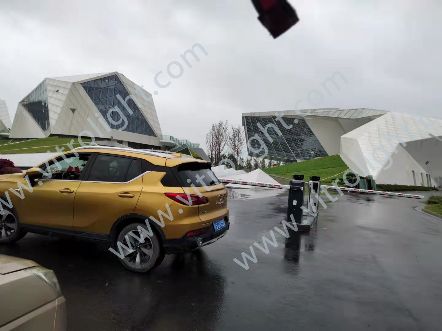 北京交控科技37.6条形屏