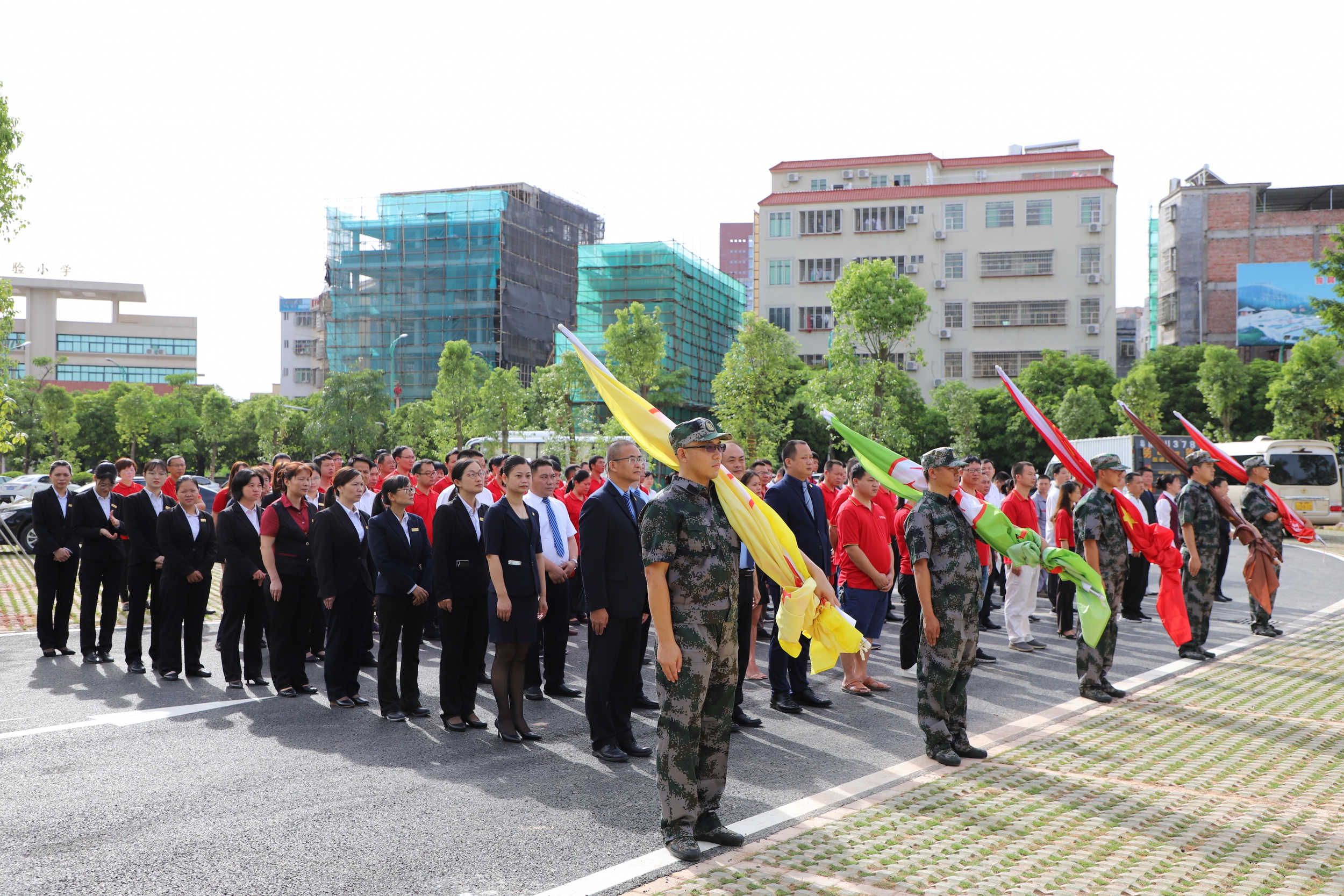 米乐M6科技集团举行升旗仪式暨爱国主义教育活动