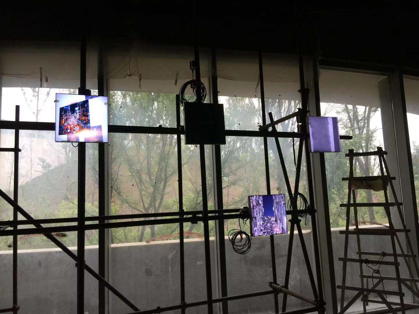 Quadrate LCD suspension case