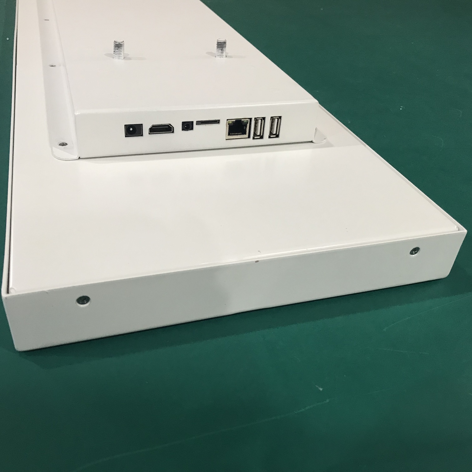 38寸车载导乘屏