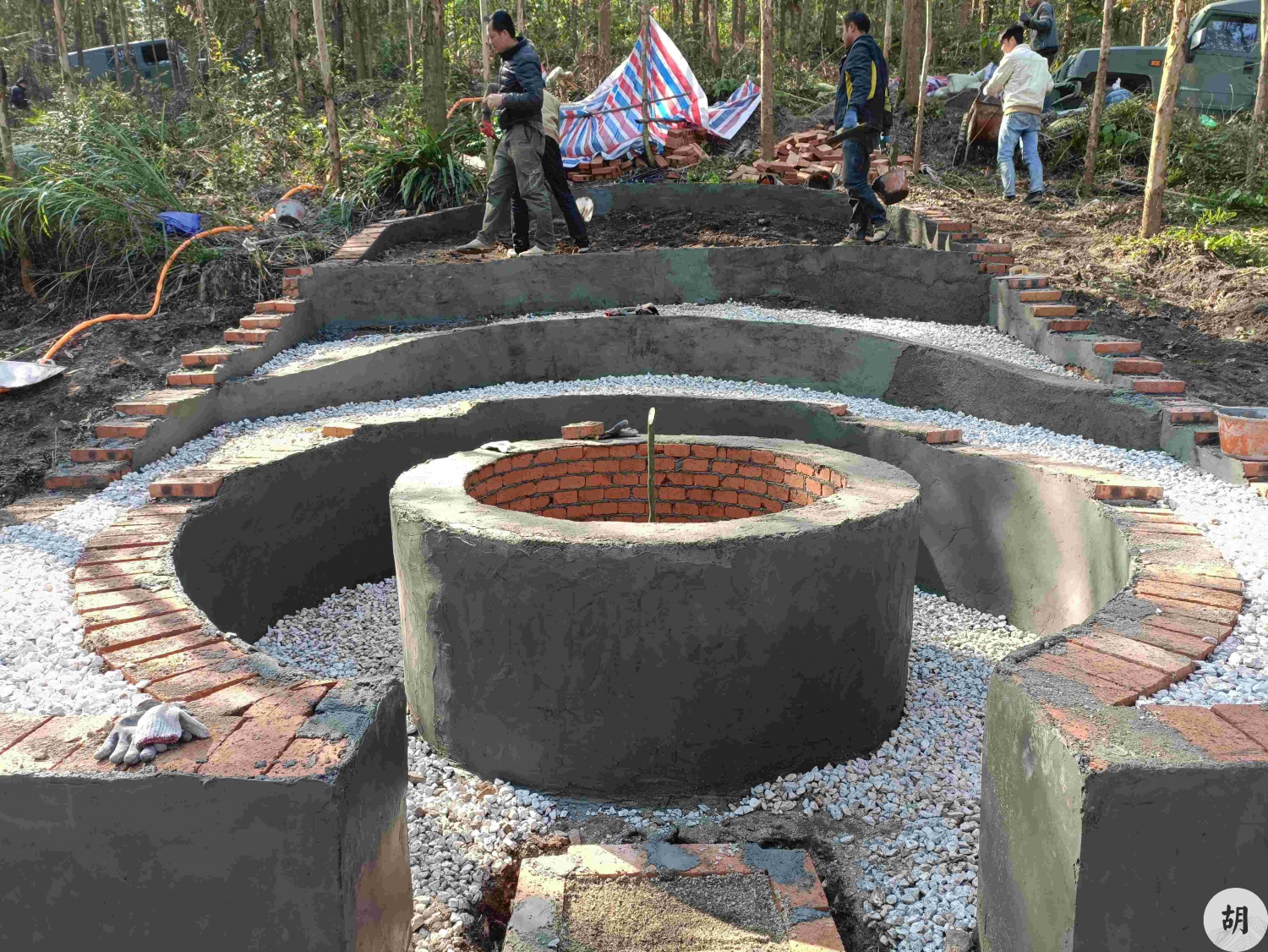 在来宾为客户阴宅破土建坟