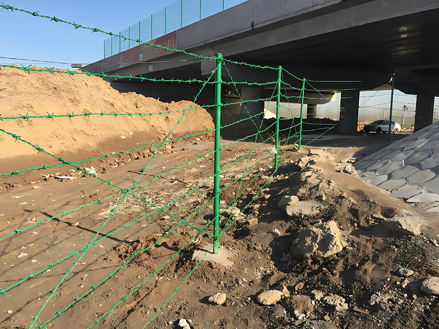 刺铁（钢）丝隔离栅