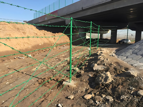 刺铁（钢）丝隔离栅