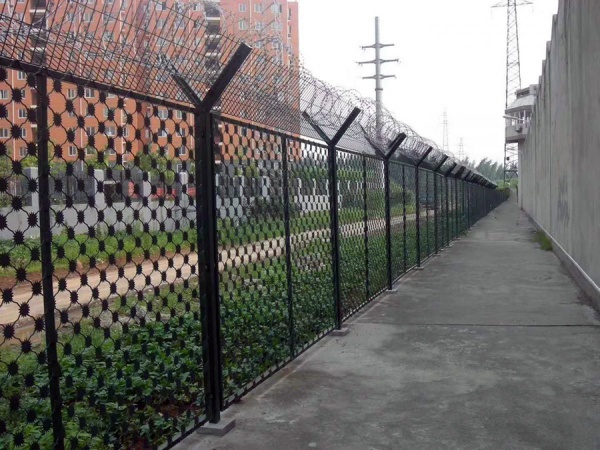 牢狱清静隔离网墙