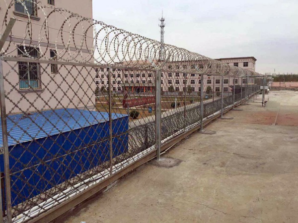 牢狱清静隔离网墙