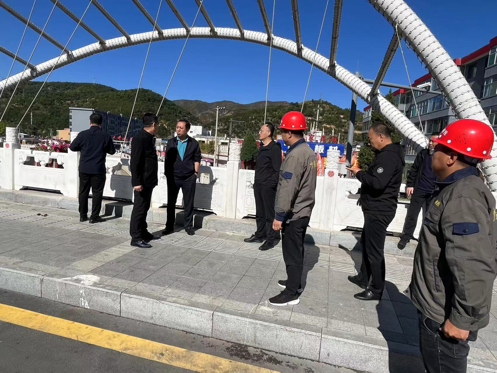 集团总司理兰康杰、公司总司理郭真及相关向导调研方山县三川河（方山城区段）生态修复综合治理PPP项目和方山县县城雨污分流及蹊径刷新工程