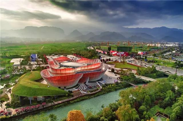 都江堰万达展示中心——芙蓉花绽放之美 都江堰万达展示中心——芙蓉花绽放之美