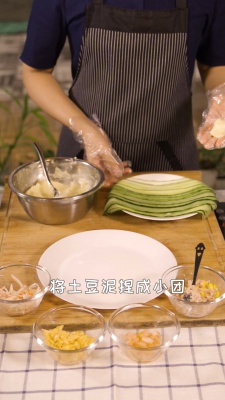 青瓜土豆卷美食探店视频