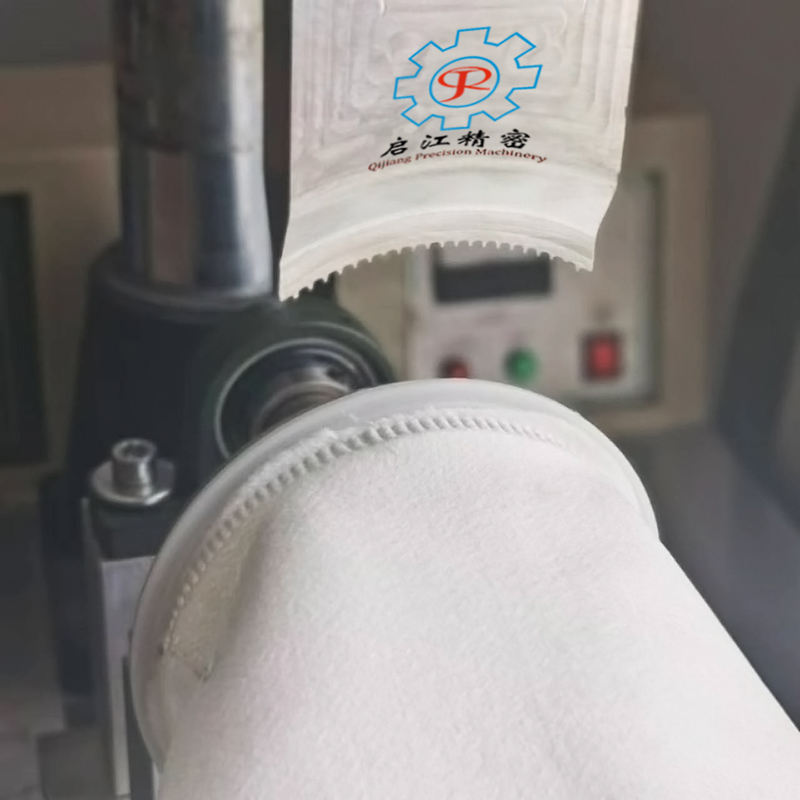 Liquid filter bag ultrasonic welding machine