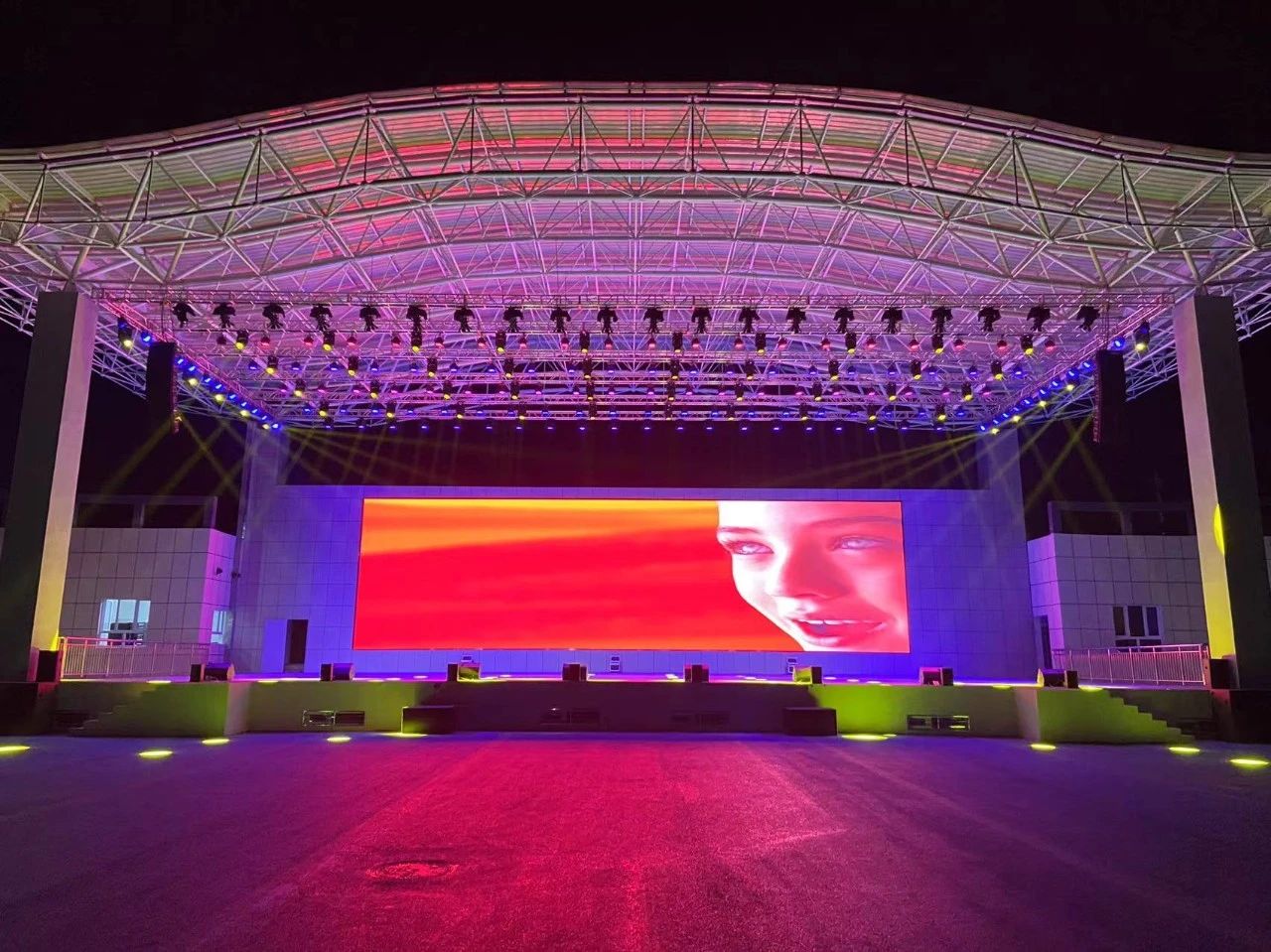 某体育公园露天舞台音响系统